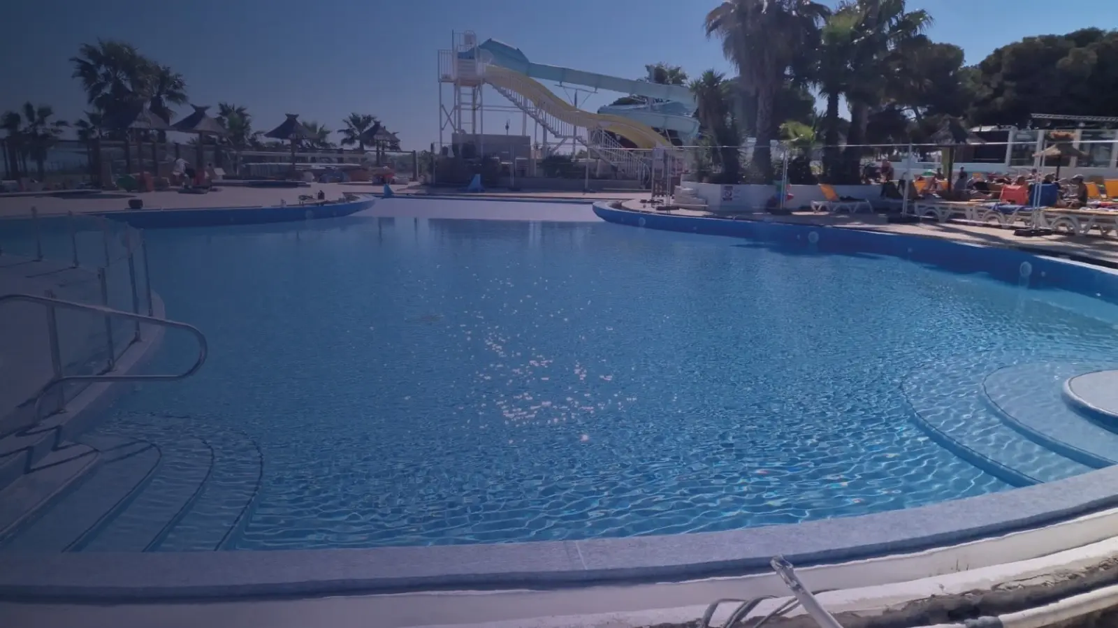 Création et rénovation d’espaces aquatiques, revêtements extérieurs et second œuvre.