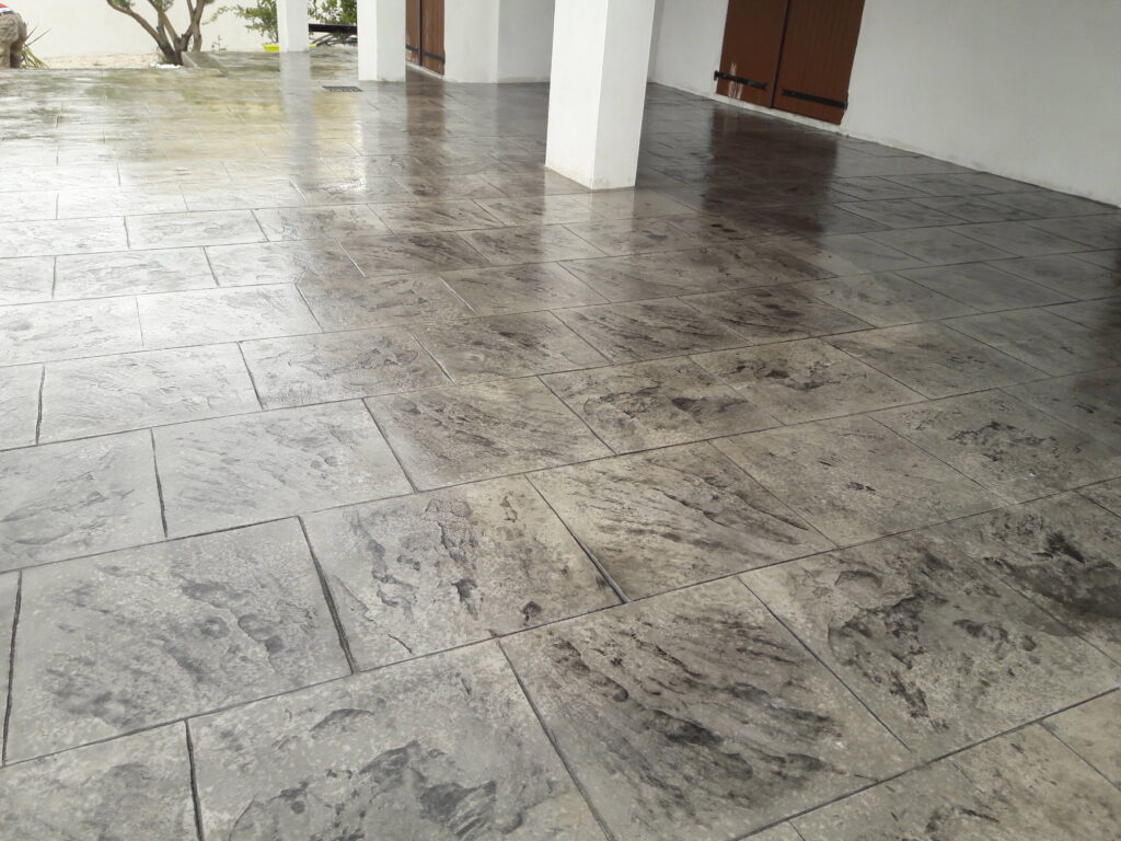Réalisation d’un sol en béton imprimé effet pierre contemporaine