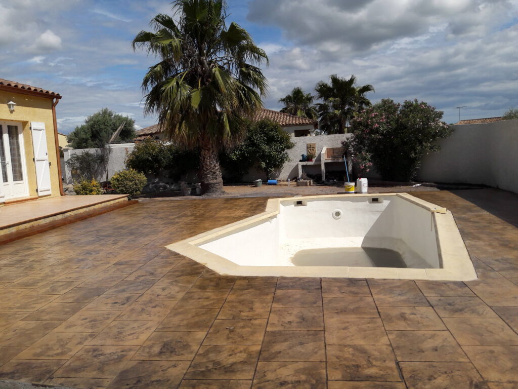 Aménagement d’une plage de piscine en béton imprimé