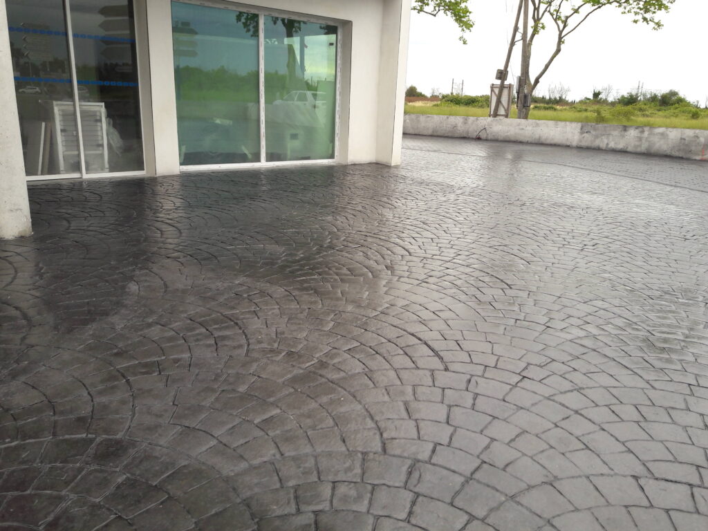 Aménagement d’une terrasse en béton imprimé effet pavés