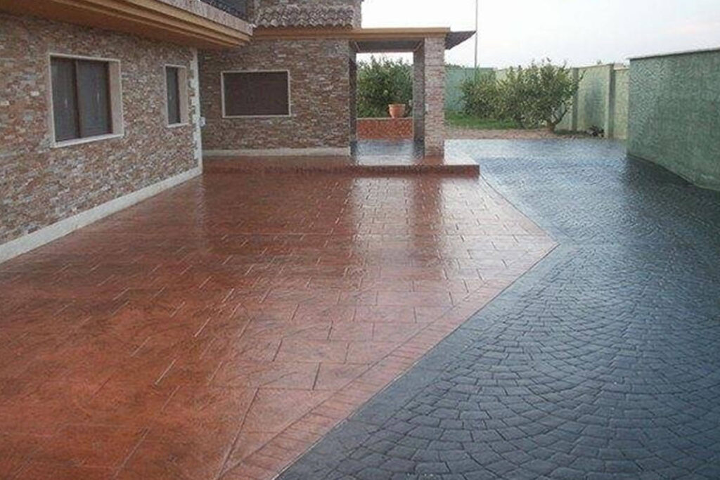 Aménagement d’une cour en béton imprimé bi-ton