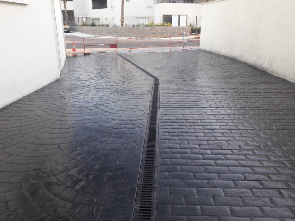 Réalisation d’une rampe d’accès en béton imprimé