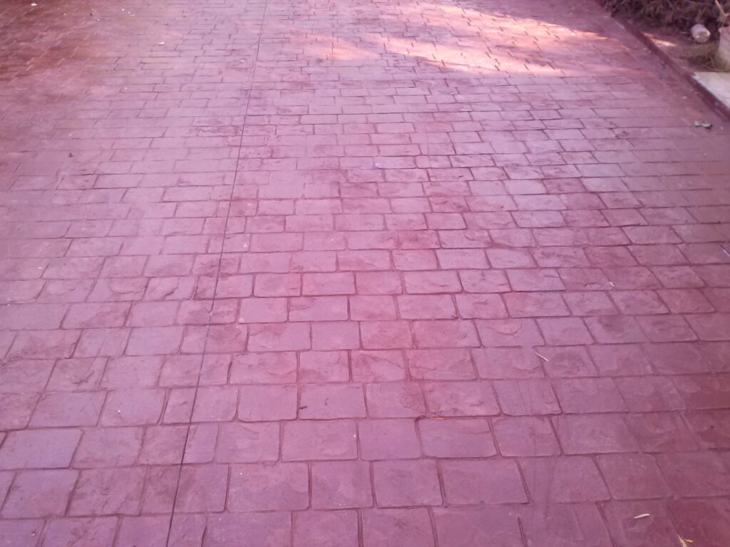 Réalisation d’un revêtement en béton imprimé effet pavés